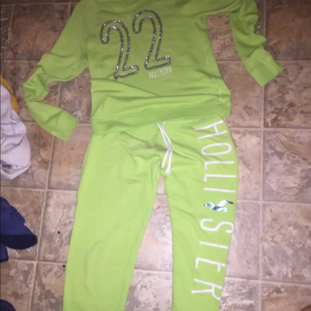 ‼️Hollister top and bottom‼️